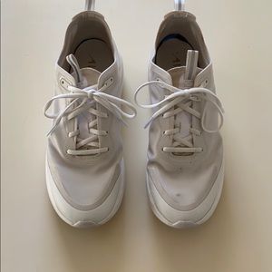 Nike air max dia size 8.5 (women’s)